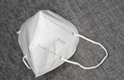 Am Sitzplatz darf die Maske in der Kirche abgenommen werden.